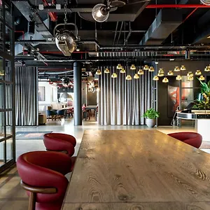 Radisson Red 호텔