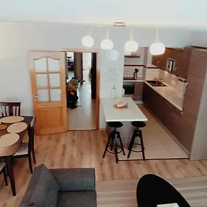Cozy 2 Bedroom - Metro Montgomery Brussels