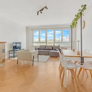 2 Bedroom Midi Apartment Brüssel