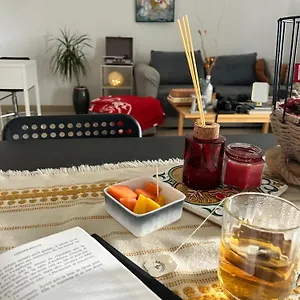 Le Studio Est Concu A Etterbeek A Deux Pas De La Grand Place Et Des Autres Apartment *