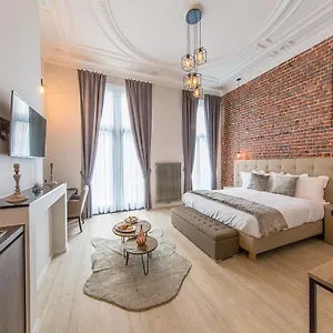 Secret Royal Apartment *